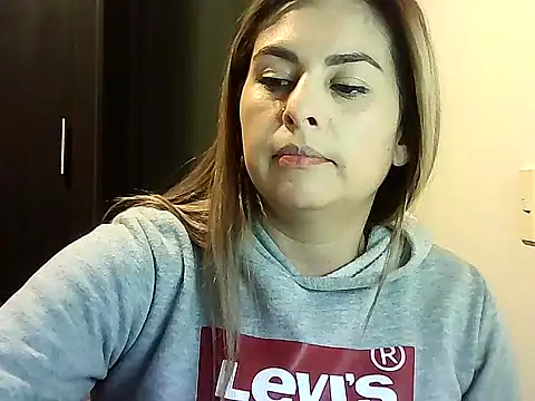 Snapshot of Valery__Rouse_ chatting on 02.14.26 Valery Rouse online show from 02.14.26