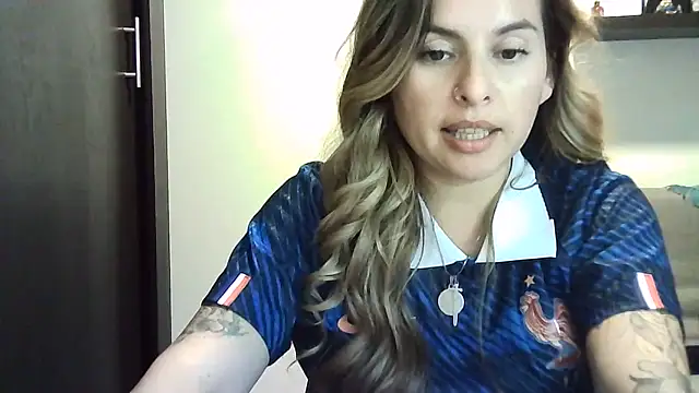 Snapshot of Valery__Rouse_ chatting on 06.17.26 Valery Rouse online show from 06.17.26
