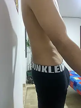 Snapshot of Young_handsome chatting on 01.08.26 Young handsome online show from 01.08.26