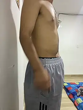 Snapshot of Young_handsome chatting on 01.17.26 Young handsome online show from 01.17.26