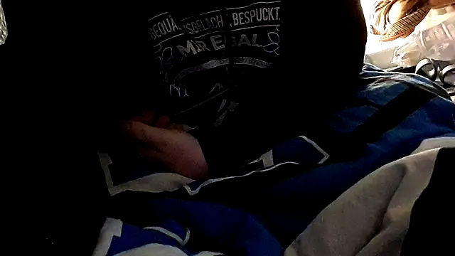 Snapshot of GeilerHSVFAN1989 chatting on 12.23.25 GeilerHSVFAN1989 online show from 12.23.25