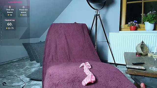 SashaSilk online show from 10.27.25