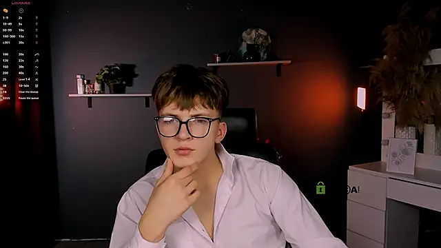 Snapshot of travis_wolf_ chatting on 10.07.25 travis wolf online show from 10.07.25
