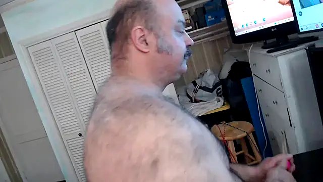 Snapshot of bullmusclejoe chatting on 11.30.25 bullmusclejoe online show from 11.30.25