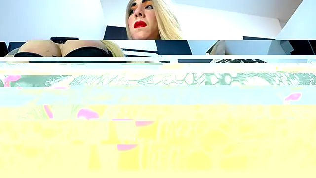 Snapshot of laura_fit chatting on 07.28.26 laura fit online show from 07.28.26