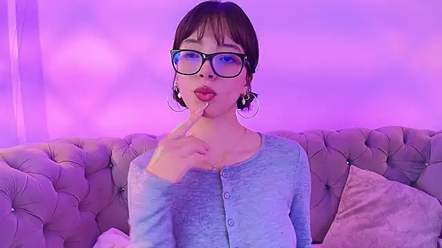 Snapshot of Sweet_1Angel chatting on 09.21.25 Sweet 1Angel online show from 09.21.25