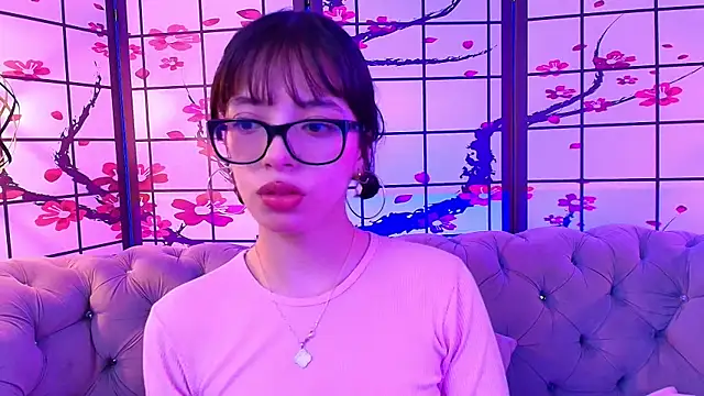 Snapshot of Sweet_1Angel chatting on 10.04.25 Sweet 1Angel online show from 10.04.25