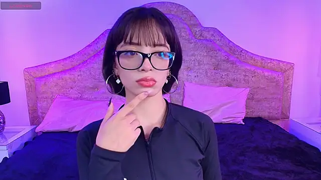 Snapshot of Sweet_1Angel chatting on 10.18.25 Sweet 1Angel online show from 10.18.25