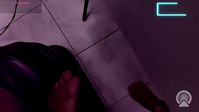 Snapshot of royeoy22 chatting on 12.02.25 royeoy22 online show from 12.02.25