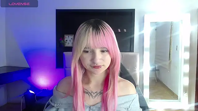 Snapshot of _Charlotte_Collins_ chatting on 06.27.26 Charlotte Collins online show from 06.27.26