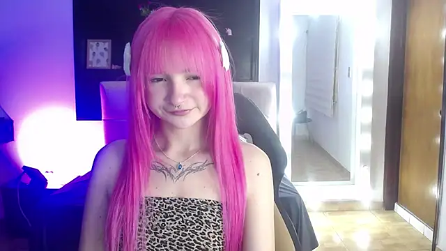 Snapshot of _Charlotte_Collins_ chatting on 07.17.26 Charlotte Collins online show from 07.17.26