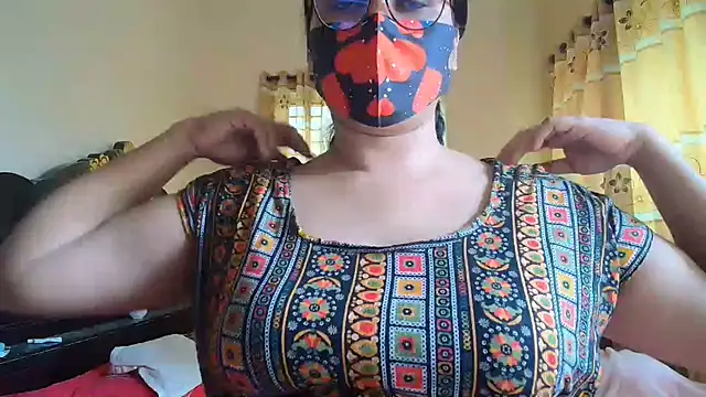 Snapshot of Elena_cruz5 chatting on 07.07.26 Elena cruz5 online show from 07.07.26