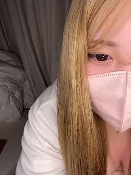 Snapshot of Chua-chan chatting on 10.21.25 Chua-chan online show from 10.21.25
