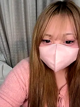 Snapshot of Chua-chan chatting on 10.23.25 Chua-chan online show from 10.23.25