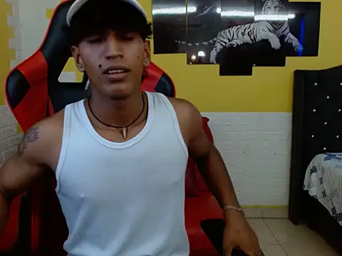 Snapshot of bull_cam chatting on 09.15.25 bull cam online show from 09.15.25