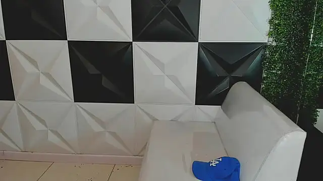 Snapshot of bull_cam chatting on 10.04.25 bull cam online show from 10.04.25