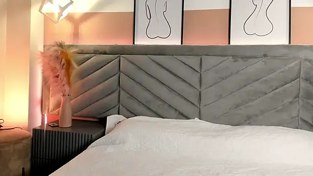 Mia Valentine  online show from 09.24.25