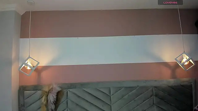 Mia Valentine  online show from 10.16.25