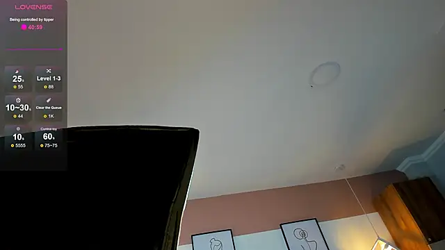 Mia Valentine  online show from 12.16.25