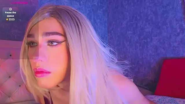 Snapshot of saraah_queen1 chatting on 10.29.25 saraah queen1 online show from 10.29.25