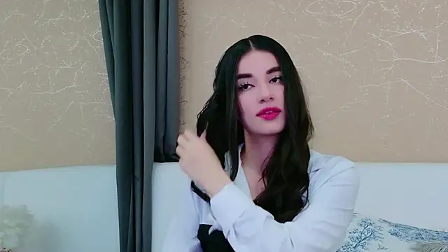 Snapshot of MiaDunoff chatting on 11.20.25 MiaDunoff online show from 11.20.25