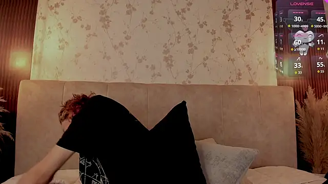 Snapshot of DarcyCullen chatting on 09.25.25 DarcyCullen online show from 09.25.25