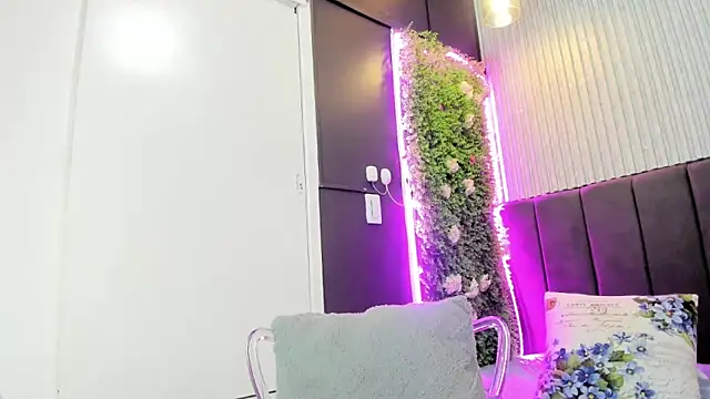 Snapshot of Skarlett_hot_ chatting on 02.05.26 Skarlett hot online show from 02.05.26