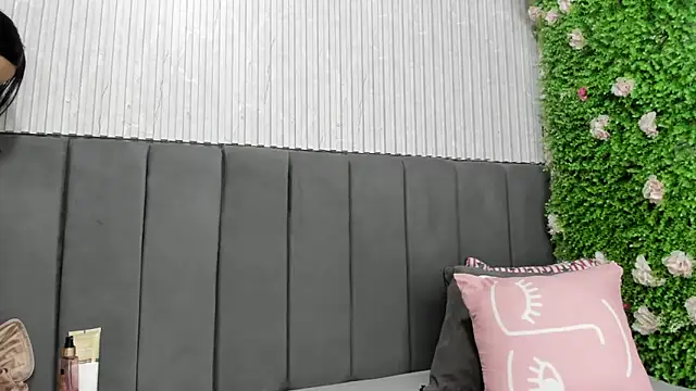 Snapshot of Skarlett_hot_ chatting on 02.17.26 Skarlett hot online show from 02.17.26