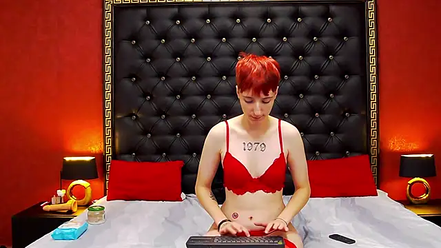 Luna Devil  online show from 11.20.25