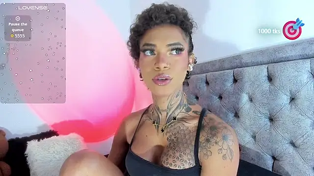 Snapshot of michell_danna chatting on 10.25.25 michell danna online show from 10.25.25