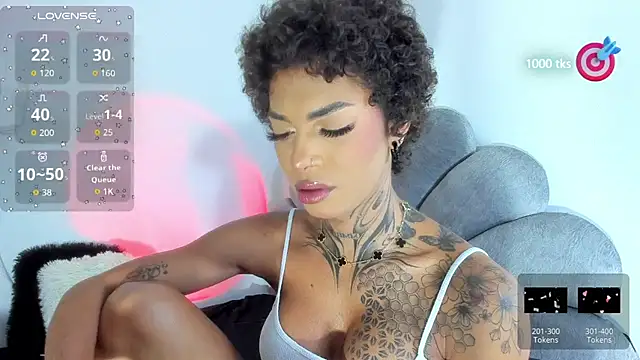 Snapshot of michell_danna chatting on 11.18.25 michell danna online show from 11.18.25