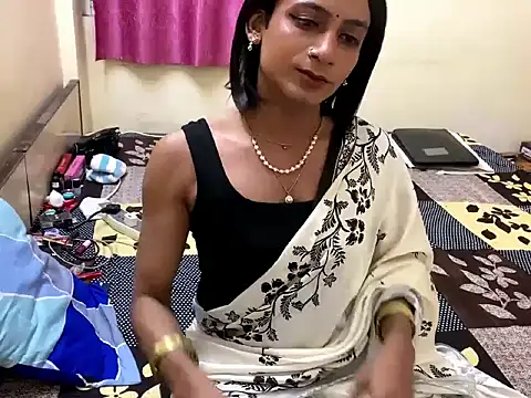 LuvLayla online show from 11.12.25