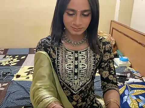 LuvLayla online show from 02.11.26