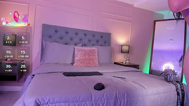 ALICESANDOVAL online show from 10.06.25