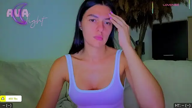 Snapshot of AavaalancheOfLuna chatting on 09.09.25 AavaalancheOfLuna online show from 09.09.25