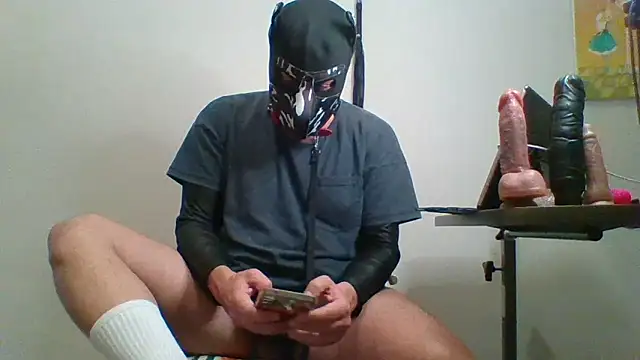 Snapshot of Maskpor2022 chatting on 11.28.25 Maskpor2022 online show from 11.28.25