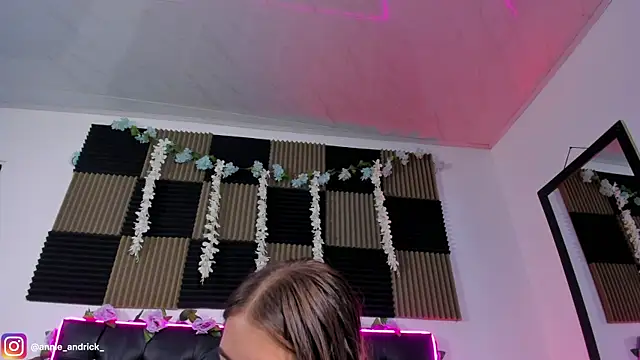  leda swan  online show from 06.07.26