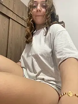 Snapshot of mia_evanss26 chatting on 11.24.25 mia evanss26 online show from 11.24.25