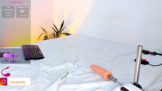 Snapshot of bryXonStorm chatting on 12.19.25 bryXonStorm online show from 12.19.25