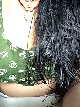 Snapshot of Hot_TARE54 chatting on 12.15.25 Hot TARE54 online show from 12.15.25