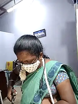 Snapshot of umashreetamil chatting on 11.15.25 umashreetamil online show from 11.15.25