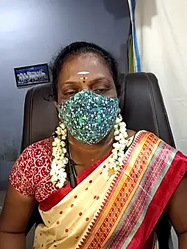 Snapshot of umashreetamil chatting on 11.17.25 umashreetamil online show from 11.17.25