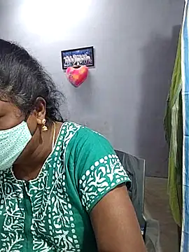 Snapshot of umashreetamil chatting on 12.14.25 umashreetamil online show from 12.14.25