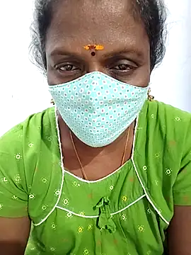 Snapshot of umashreetamil chatting on 12.15.25 umashreetamil online show from 12.15.25