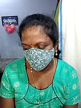 Snapshot of umashreetamil chatting on 12.23.25 umashreetamil online show from 12.23.25