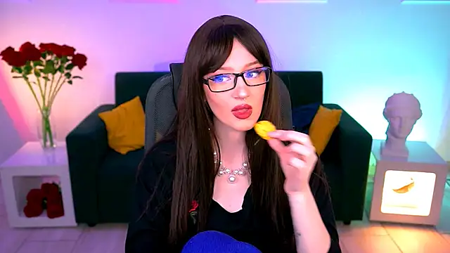 Snapshot of AliceWelch_ chatting on 09.27.25 AliceWelch online show from 09.27.25