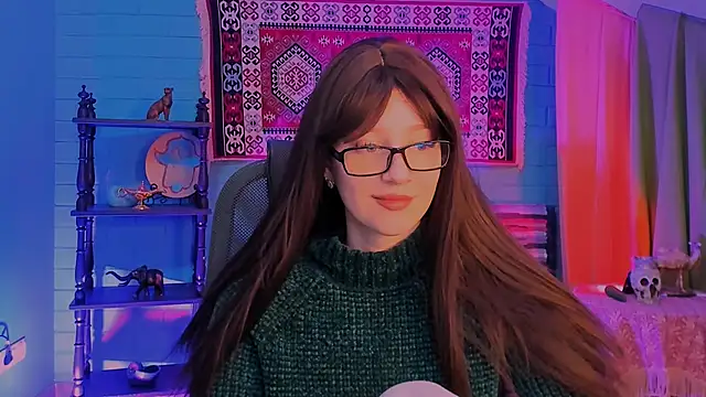Snapshot of AliceWelch_ chatting on 10.04.25 AliceWelch online show from 10.04.25