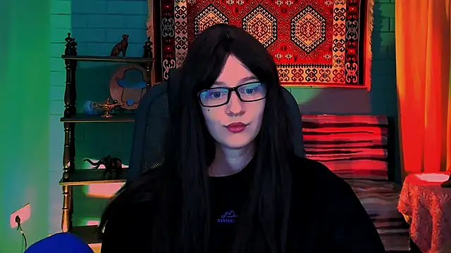 Snapshot of AliceWelch_ chatting on 10.10.25 AliceWelch online show from 10.10.25