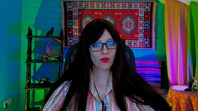 Snapshot of AliceWelch_ chatting on 10.12.25 AliceWelch online show from 10.12.25