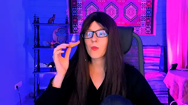 Snapshot of AliceWelch_ chatting on 10.22.25 AliceWelch online show from 10.22.25